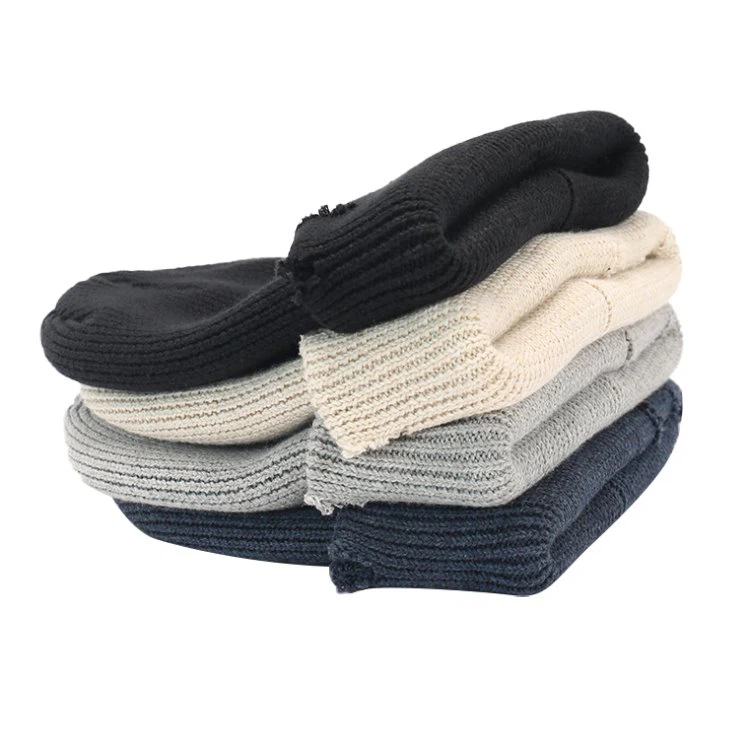 Beanie با پوم پوم